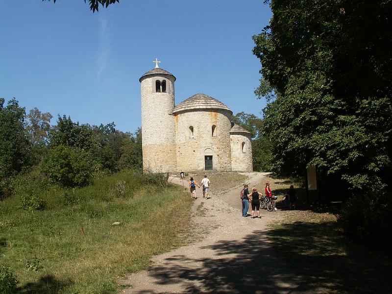 pict2027.jpg - Říp - románská rotunda sv. Jiří